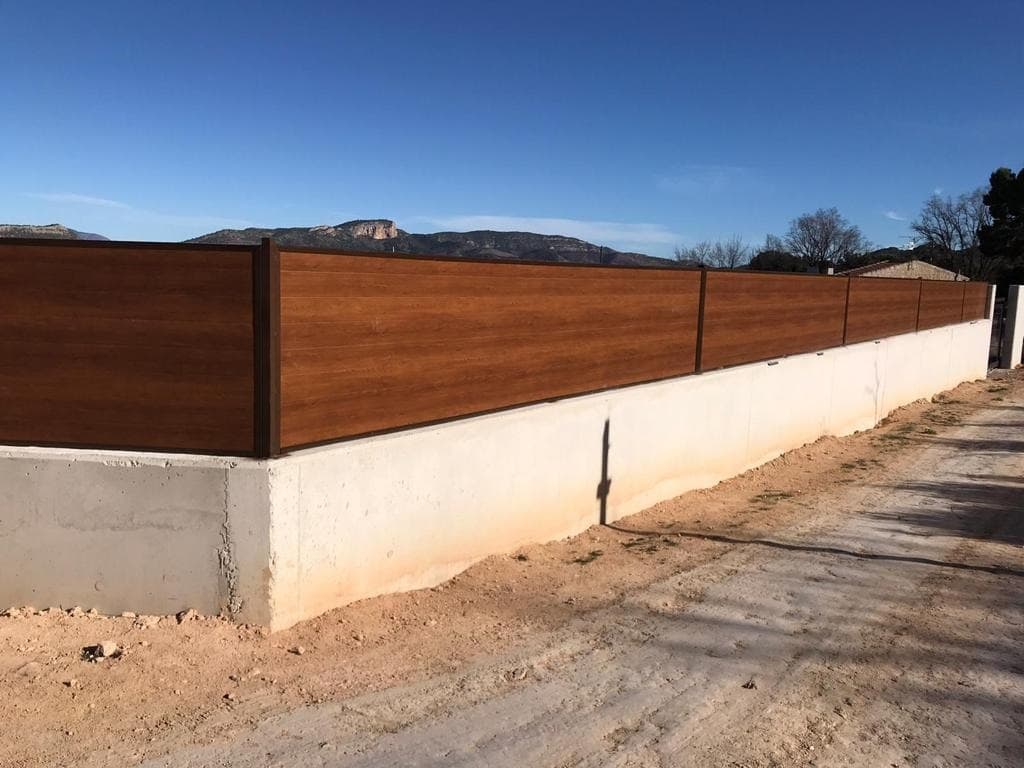 Modelos de Vallas para Exterior en Panel de Fachada Madera