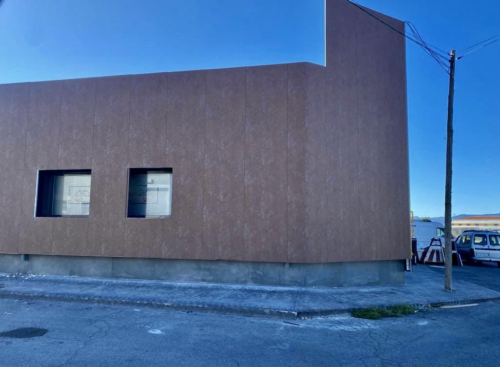 Panel Fachada Acero Corten en acción