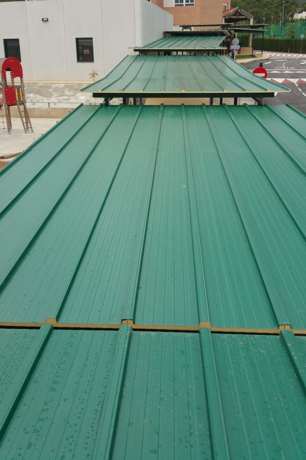 Pergolas en Panel Sándwich Verde Navarra y Policarbonato Celular 16mm