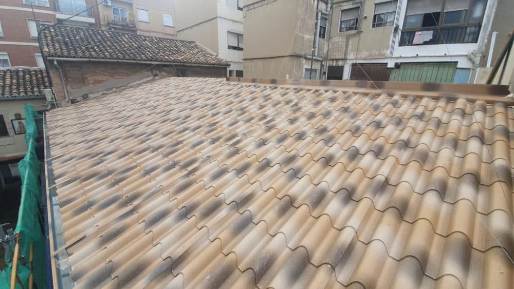 Sustitución teja Ceramica en mal estado por Panel Teja Albero envejecido
