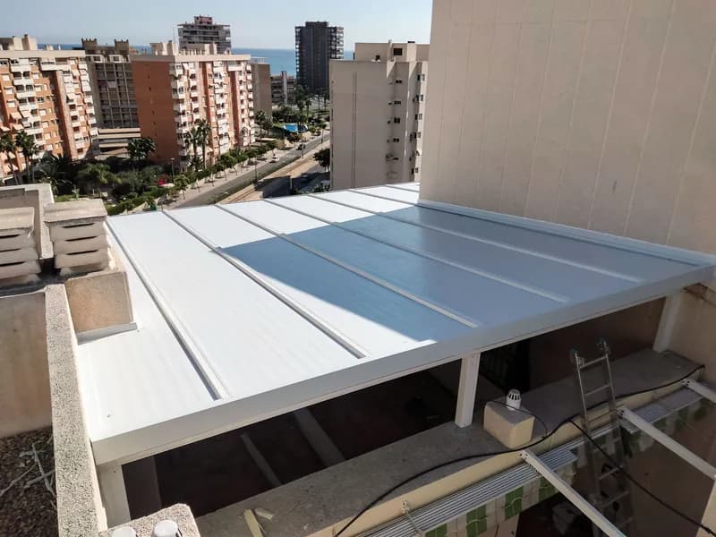 Cerramiento terraza con panel tapajuntas 50