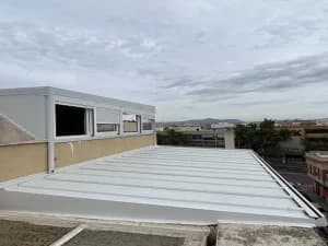 Instalación de panel sándwich de cubierta de 50 mm en ático