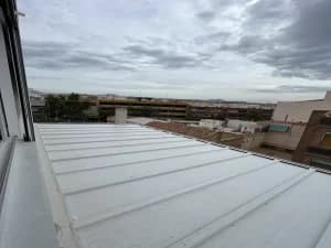 Panel sándwich de fachada de 40 mm instalado en ático