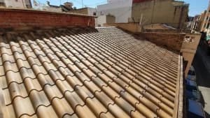 Panel teja instalado en rehabilitación de cubierta