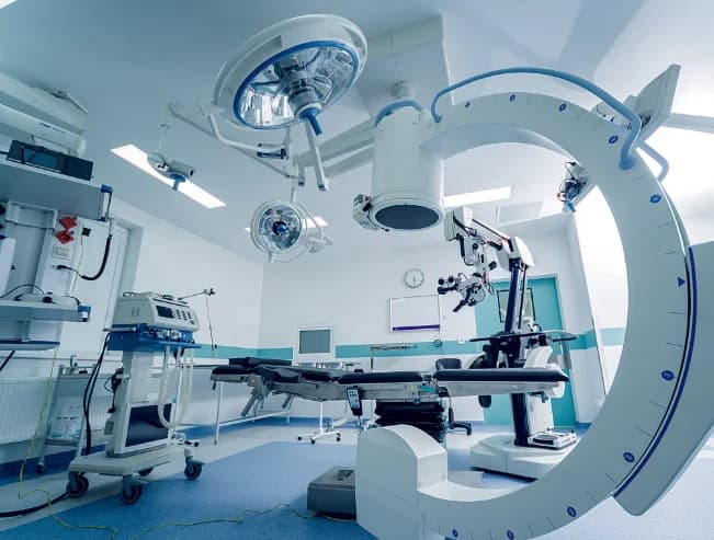 Policarbonato Antibacteriano: La Revolución en el Revestimiento de Hospitales y el Sector Alimentario